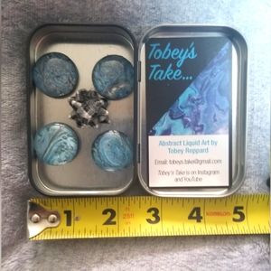 Original paint pouring magnets in gift tin.